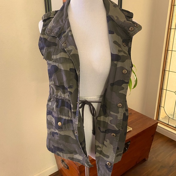 LOVE TREE  VEST CAMO,  M - Picture 3 of 16
